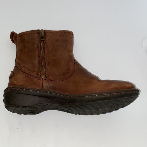 UGG s/n 1004177 boots ankle leather size 7 great condition. - Picture 12 of 14